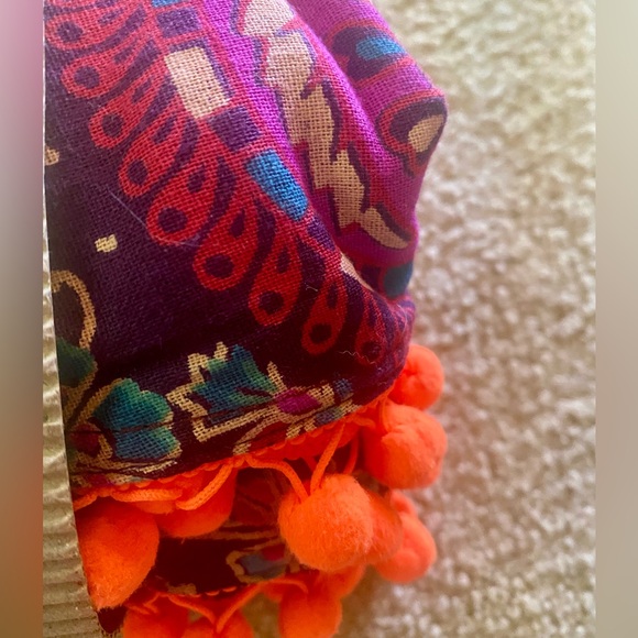 NWT 70" round beach/picnic blanket w/pom poms purples/orange - Picture 4 of 6